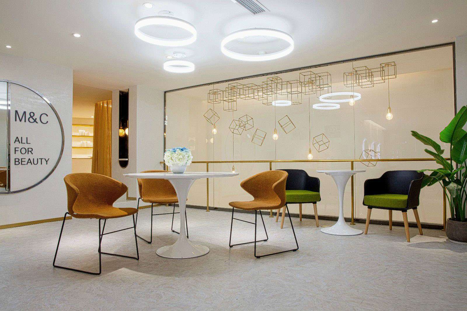 鄭州美甲店裝修設(shè)計案例